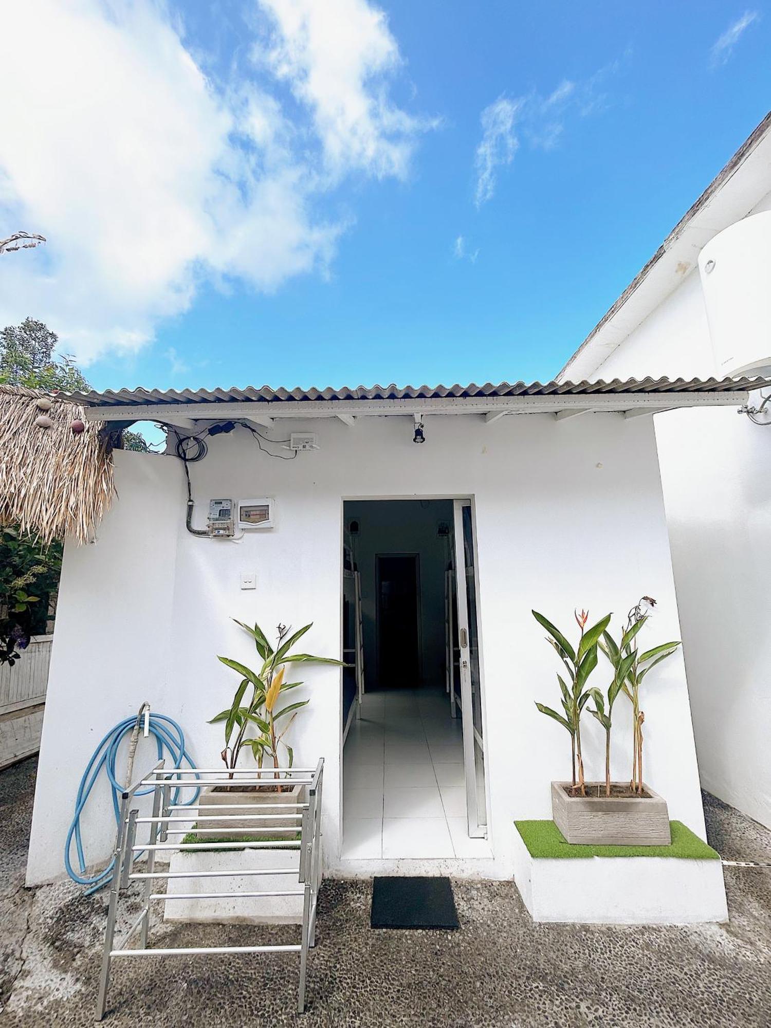 White Sandat Guest House Убуд Экстерьер фото